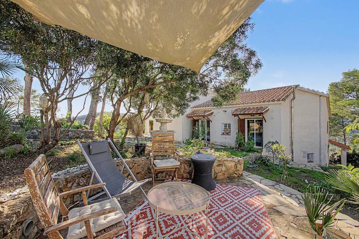 Villa 'Bohemia' con vistas al mar, piscina privada y Wi-Fi in Olivella, Garraf