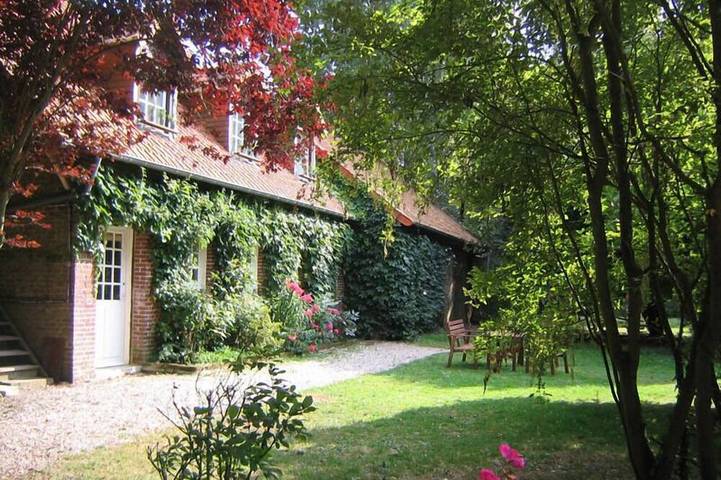 Location de vacances pour 6 personnes, avec jardin dans Ambrumesnil