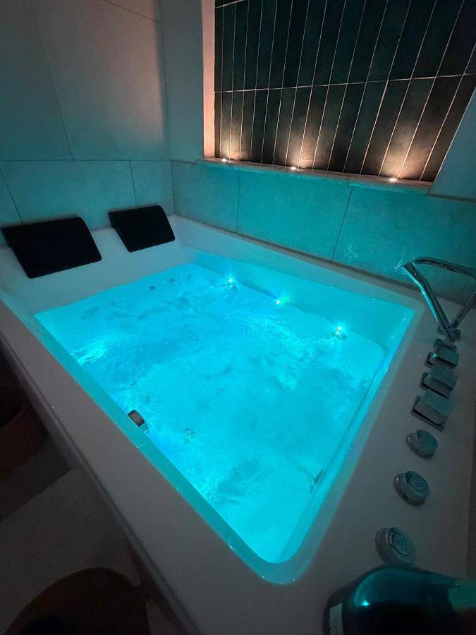 Gîte pour 2 personnes, avec terrasse et jacuzzi à Fontanès (Gard) - 4