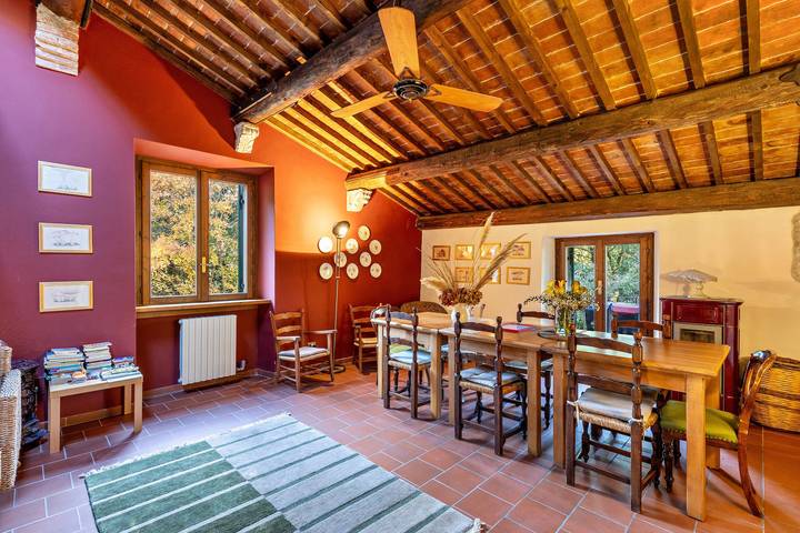 Entire apartment, Holiday Home 'Casa Rossa Vendri' with Private Garden and Wi-Fi in Vendri, Verona