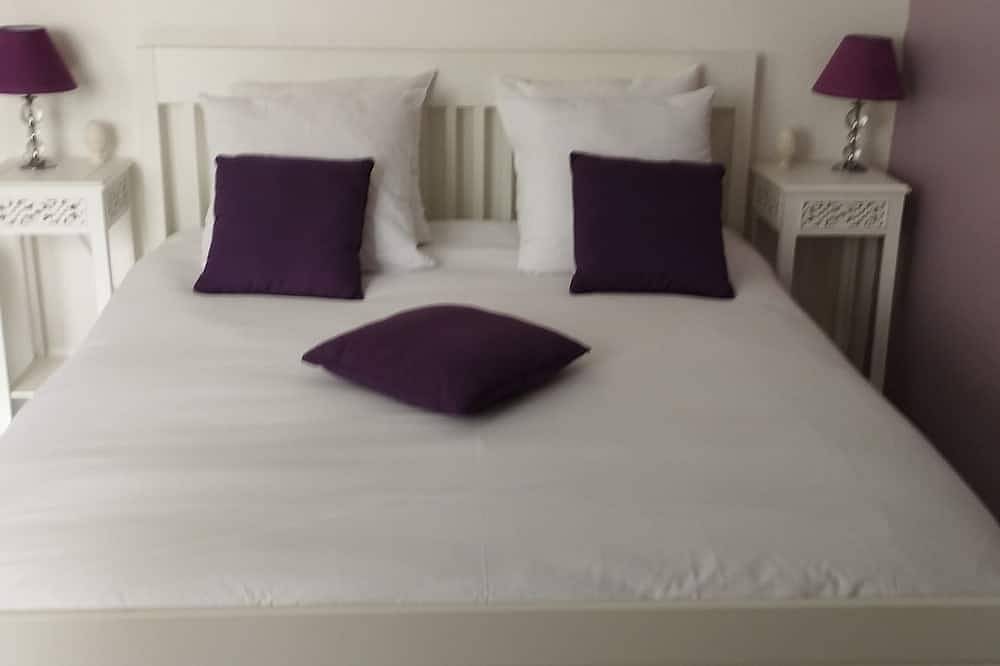 Entire apartment, Bayeux, Appartement Le Clem's'right in the heart of town and tourist sites. in Bayeux, Bayeux region