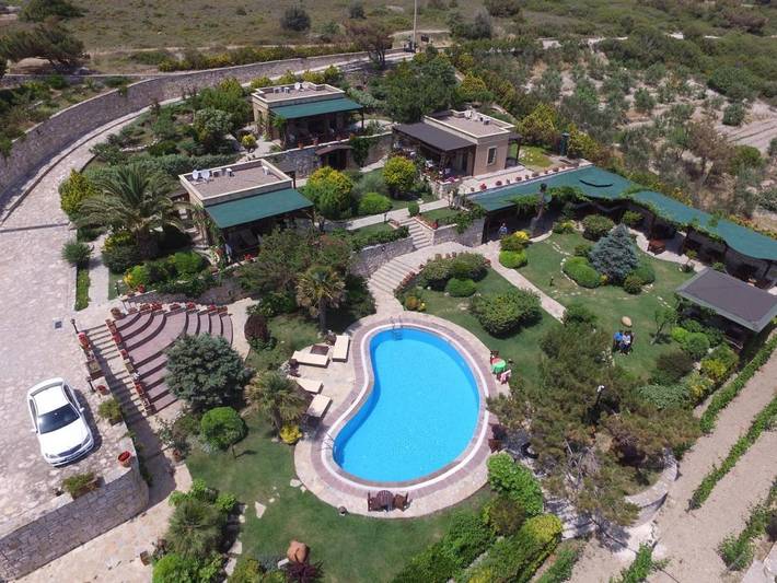 Hotel für 3 Personen, mit Balkon und Terrasse sowie Garten und Pool