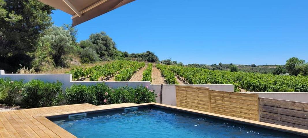 Location de vacances pour 6 personnes, avec Terrasse et Jardin ainsi que Piscine et Vue à Causses-et-Veyran