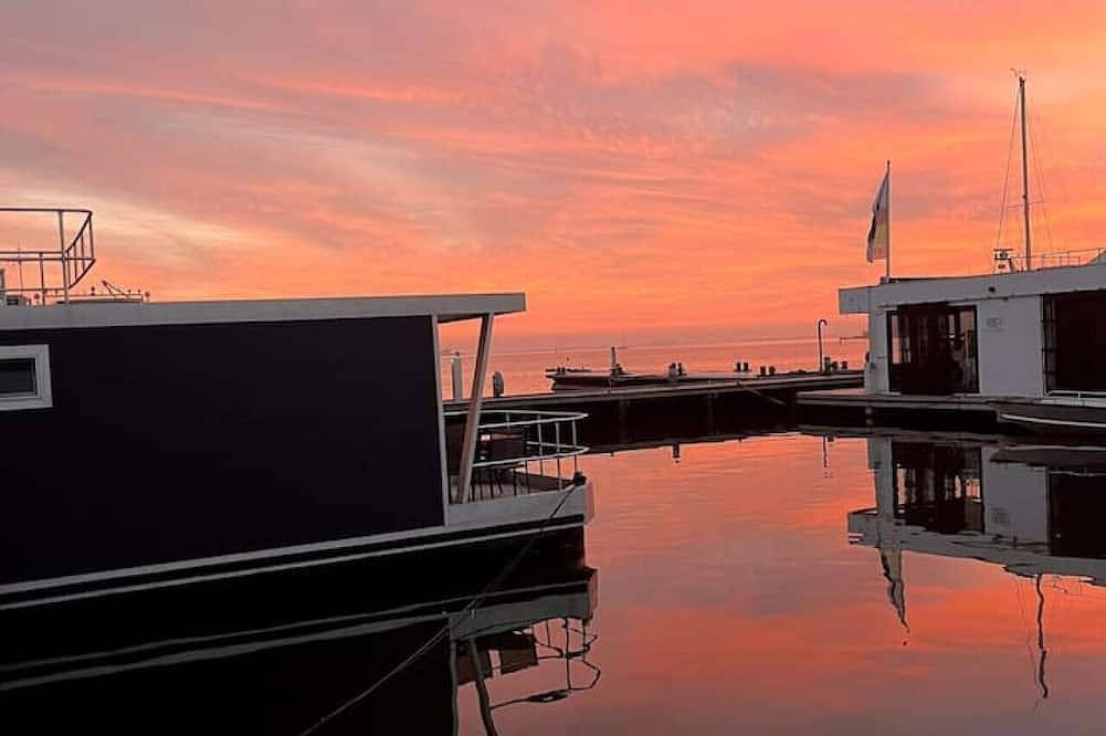 Fantastic Houseboat, 15 min Amsterdam Free Parking in Monnickendam, Markermeer