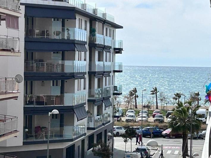 Apartamento para 5 personas, con terraza y vistas en Pineda de Mar