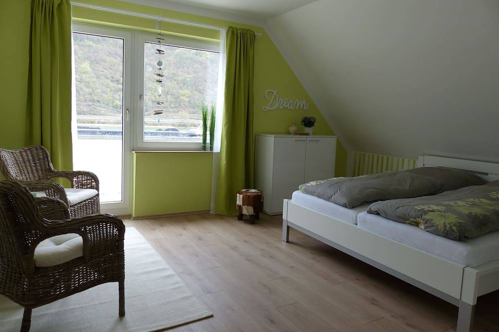 Stilvolles Ferienhaus direkt am Rhein mit Traumblick in Spay (Rhein-Mosel), Landkreis Mayen-Koblenz