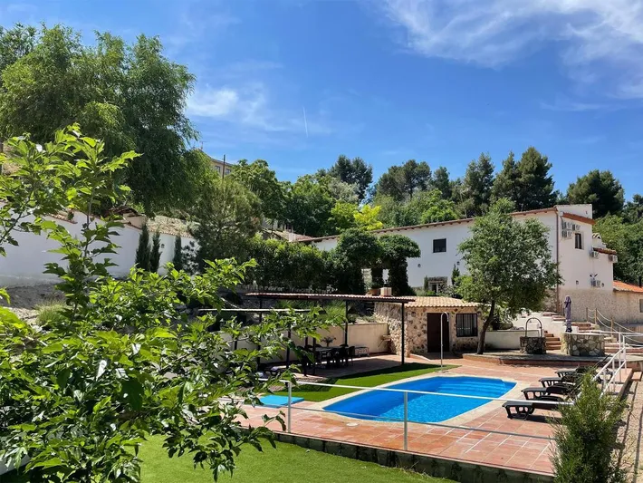 Casa rural para 3 personas, con terraza además de jardín y piscina - 1