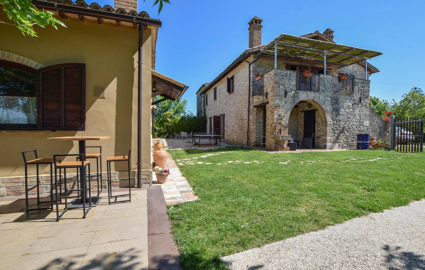 Accogliente appartamento con piscina, WiFi e parcheggio vicino a Casteltodino in Acquasparta, Perugia e dintorni
