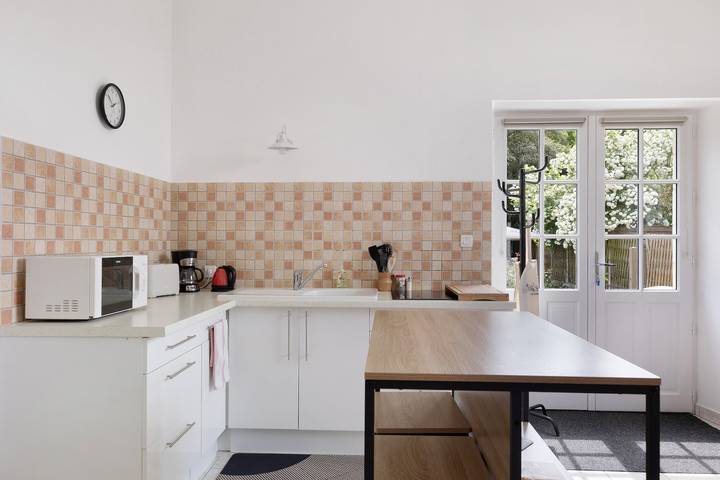 Holiday Home 'Jardin de Saint Jean de L'Habit' with Shared Terrace and Garden in Fontevraud-l'Abbaye, Loiredalen