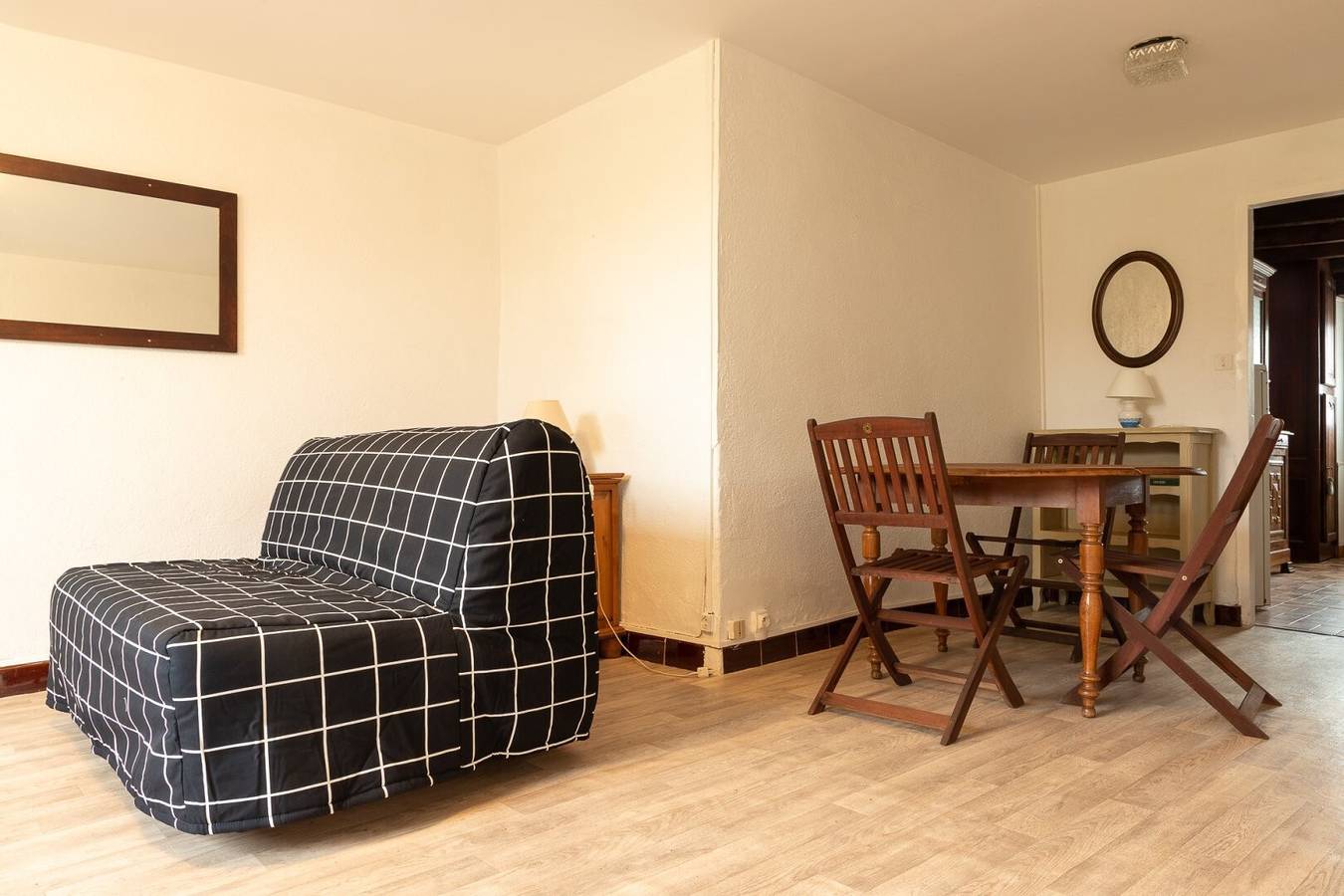 Gîte La Traverse: privé terras, eigen tuin en Wi-Fi in Persac in Persac, Vienne