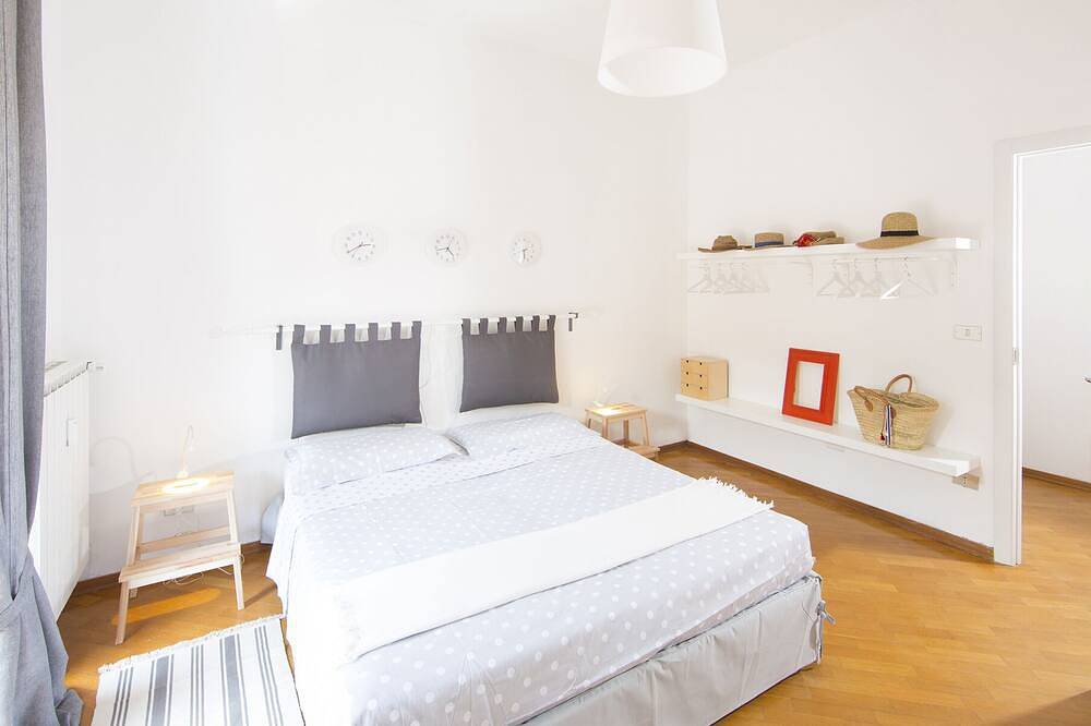 Ganze Wohnung, Biba Ferienhaus + Privatstrand in Omegna, Ortasee