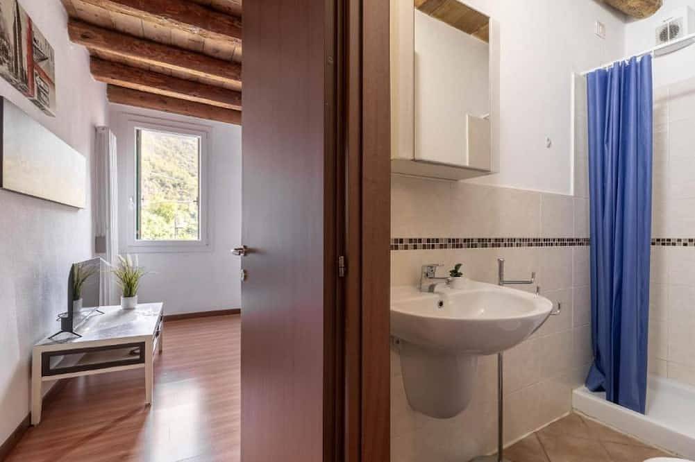 River view room with private bathroom, Valbrenta in Campolongo sul Brenta, Valbrenta