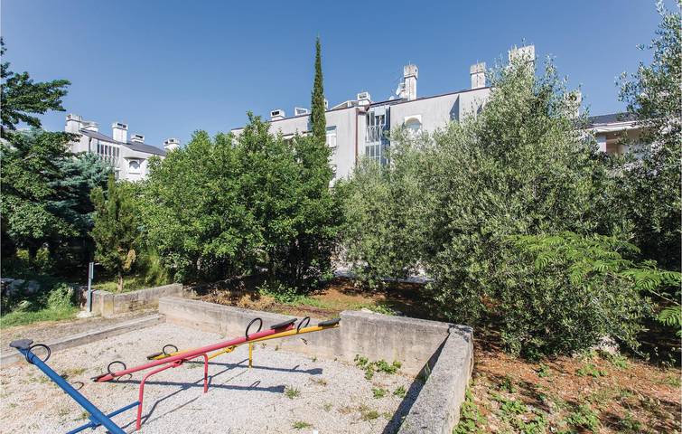 Ganze Ferienwohnung, Gemütliche Ferienwohnung am Meer mit Terrasse, WLAN und Parkplatz – 1,5 km vom Strand entfernt in Njivice, Krk