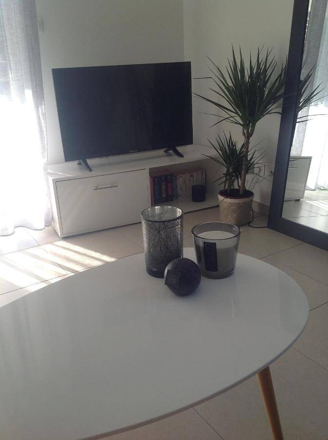 Appartement entier, Apartment in Sarrola-Carcopino, Région d'Ajaccio