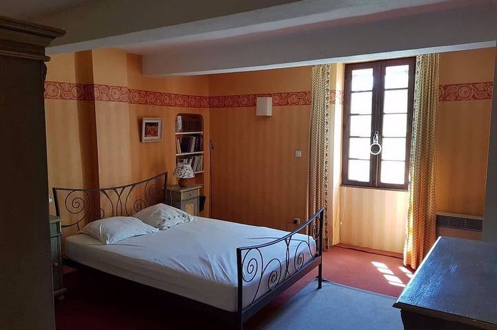 Location de vacances pour 10 personnes, avec terrasse et jardin à Sénas - 3