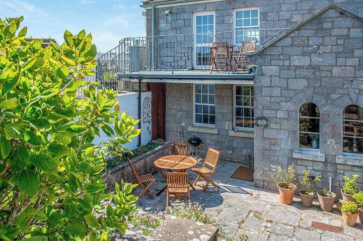 Log cabin for 6 people, with garden in Plymouth