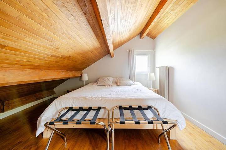 Location de vacances pour 5 personnes, avec vue ainsi que balcon et jardin à Perrier - 3