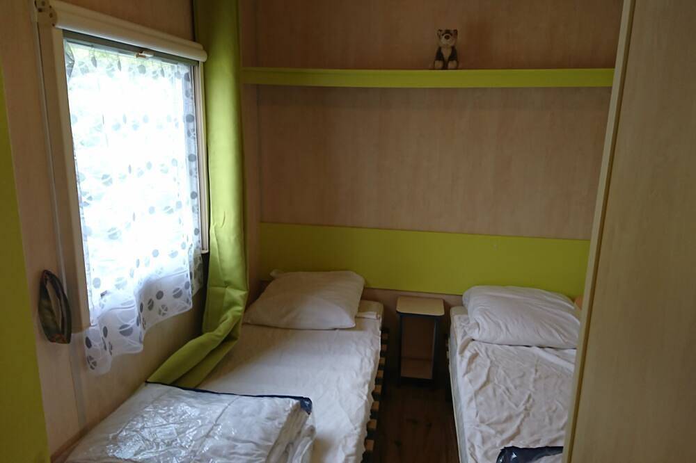 Mobil home 4 pers, sur camping 4 étoiles, avec lagon ,à 7 km de Saumur. in Allonnes, Vallée de la Loire
