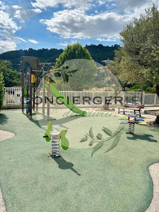 Gîte pour 6 personnes, avec vue et terrasse ainsi que piscine et sauna à Solliès-Toucas - 2