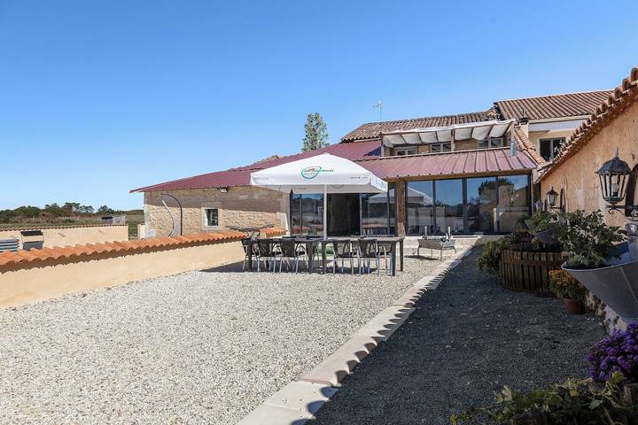 Ferienhaus 'L’alambic' mit privatem Pool, Terrasse und WLAN in Guizengeard, Charente