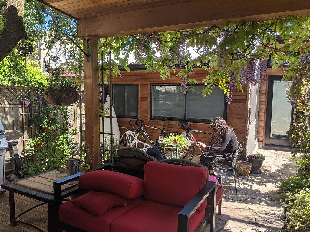 Entire apartment, Adorable mini-house in heart of Trinity Bellwoods in Toronto, Lake Ontario (Canada)