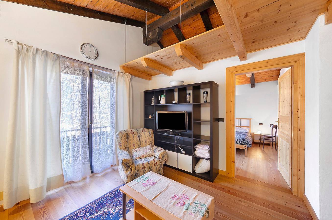 Ganze Wohnung, Apartment „Ginepro Verde“ mit Bergblick, privater Terrasse und eigenem Garten in Lorenzago di Cadore, Südliche Karnische Alpen