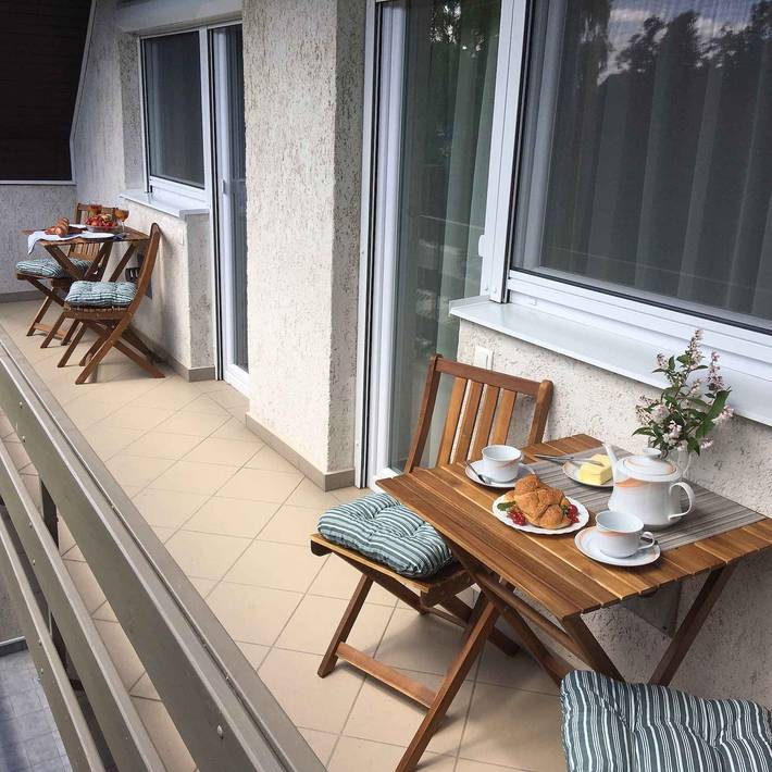 Appartement de vacances entier, Appartement de vacances avec climatisation, balcon et jardin avec mobilier de jardin in Balatonszárszó, Rive sud du lac Balaton