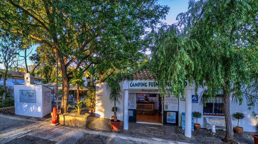 Camping pour 4 personnes, avec terrasse ainsi que jardin et piscine à Conil de la Frontera - 3