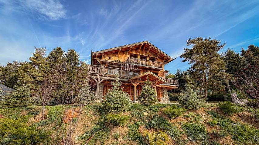 Gîte pour 11 personnes, avec Balcon ainsi que Jacuzzi et Terrasse dans Ex Pyr Canyoning Et Speleologie