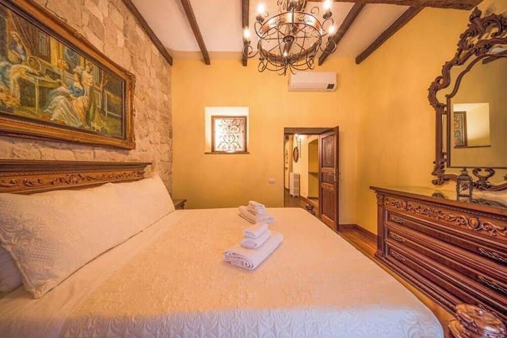 Entire apartment, Count Fioravanti Suite in Bracciano, Lake Bracciano