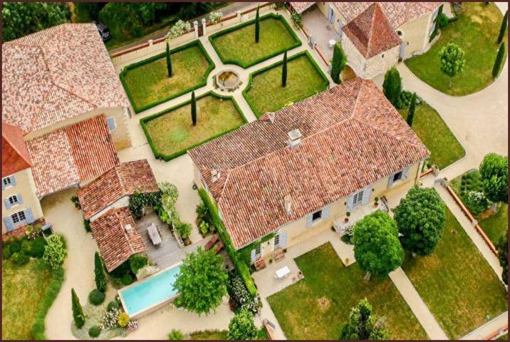 Location de vacances pour 2 personnes, avec Terrasse et Jardin ainsi que Piscine et Vue dans Sainte-Christie