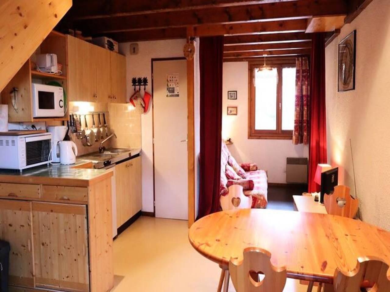 Entire apartment, Apartment in Arêches-Beaufort Ski Access in Beaufort (Rhône-Alpes), Albertville region