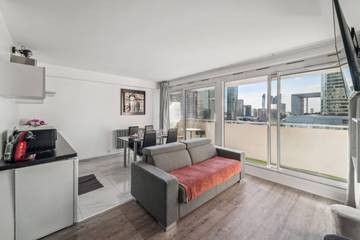 Gîte pour 2 personnes, avec terrasse dans La Défense