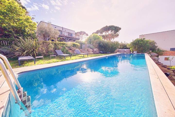 Villa pour 6 personnes, avec vue ainsi que jardin et piscine, animaux acceptés à Calvi - 2