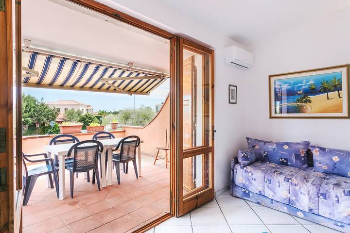 Ganze Wohnung, Ferienwohnung "La Bouganville" mit Balkon, Terrassen und Garten in Suaredda-traversa, San Teodoro