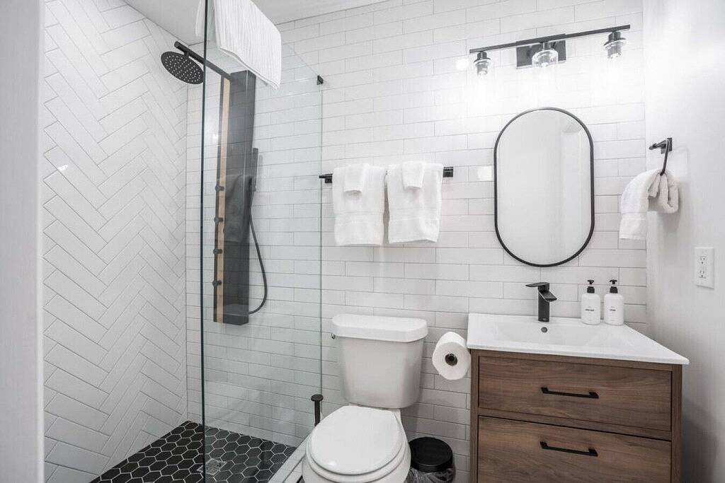 East Side Emerald - Incredible Location! Pool Table, Fire Pit, 2K in Wichita, Kansas