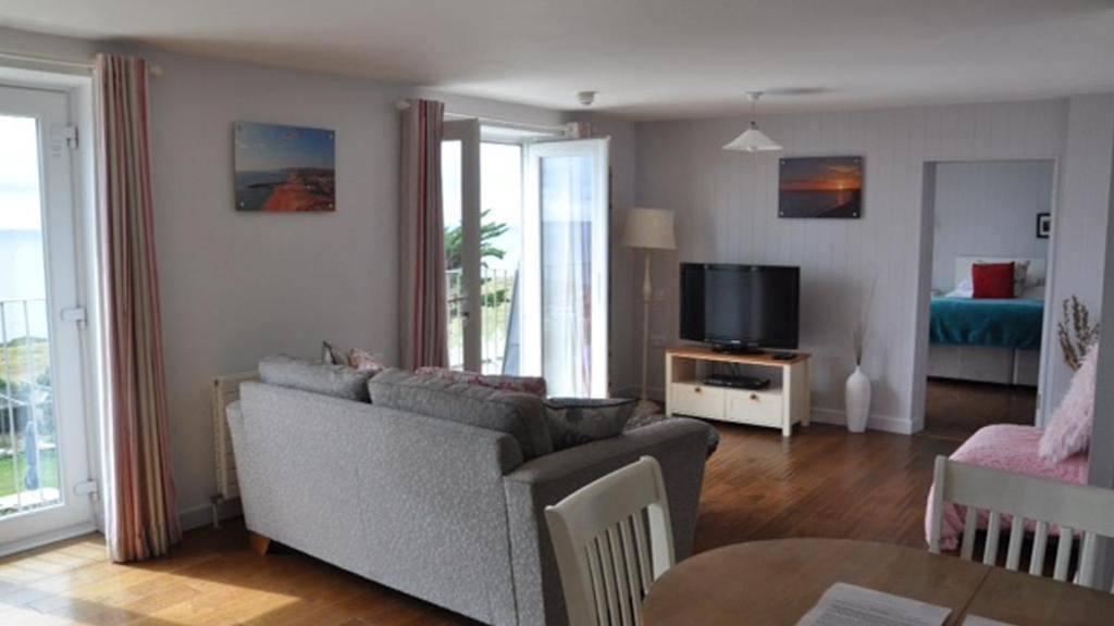 Apartment - Ground Floor in Burton Bradstock, Dorset