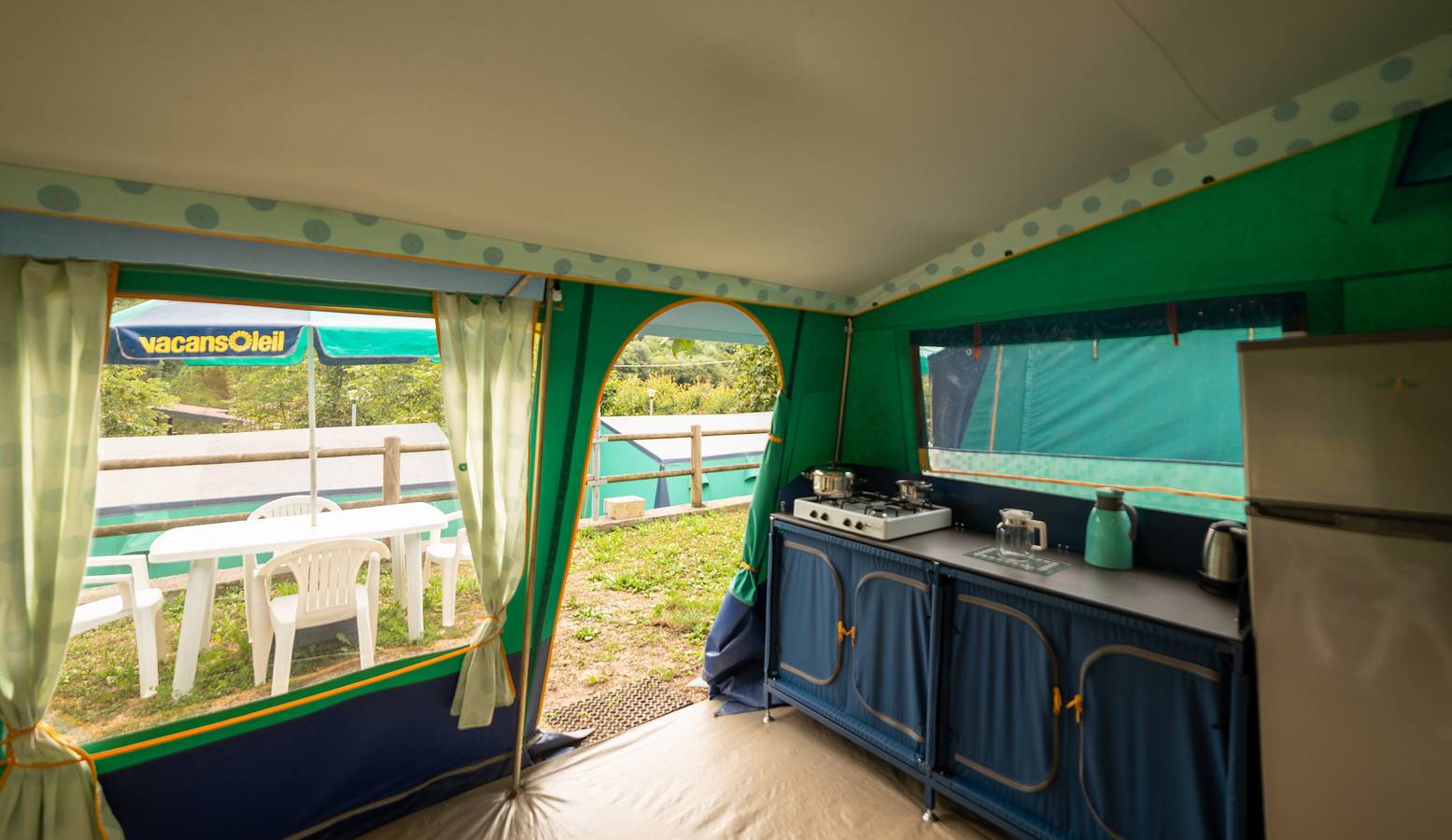 Camping Delle Rose — Volledig ingerichte tent 6 persoons tent Navajo in Isolabona, Alpes Ligures