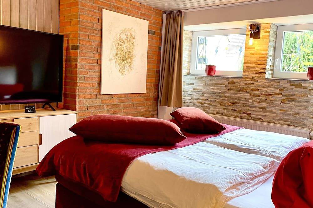 Entire apartment, Kassel basement near the city with Ev charging station in Niestetal, Hessisches Bergland