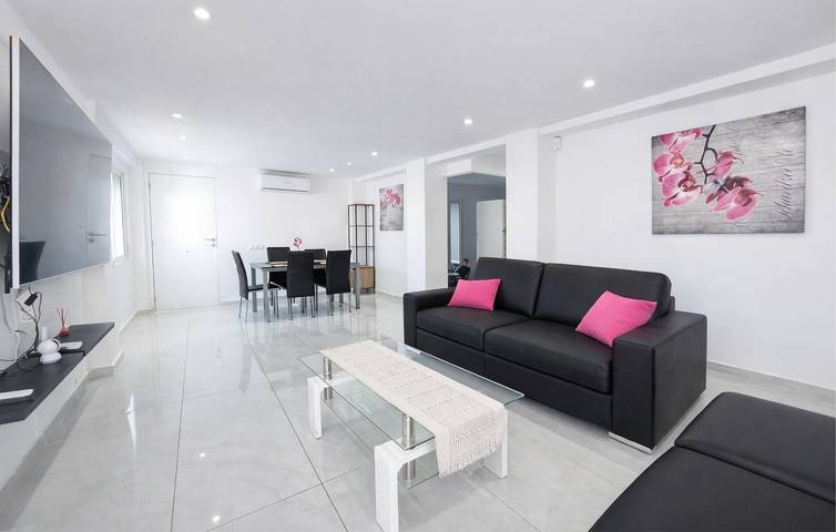 Encantador apartamento de 2 dormitorios con piscina cerca de Vilamarxant y la pizzería Don Rafaello in Villamarchante, Provincia de Valencia