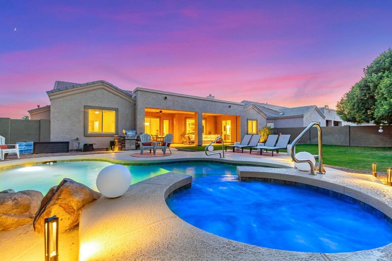 The Dreaming Tree Sleeps 10 Pool Spa Firepit Bbq in Phoenix, Maricopa County