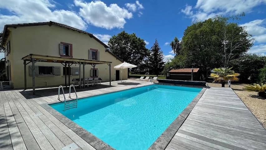 Villa for 8 people, with garden and pool as well as terrace in Gers