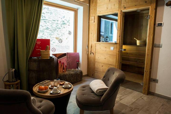 Chambre d’hôte pour 2 personnes, avec jardin ainsi que sauna et jacuzzi, adapté aux familles à Commune de Brusson - 4