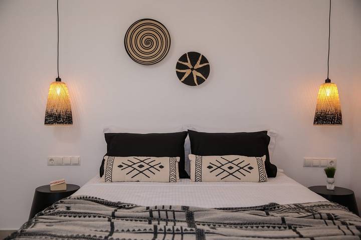 Location de vacances pour 10 personnes, avec vue sur l’océan ainsi que terrasse et jardin dans Agia Anna - 2