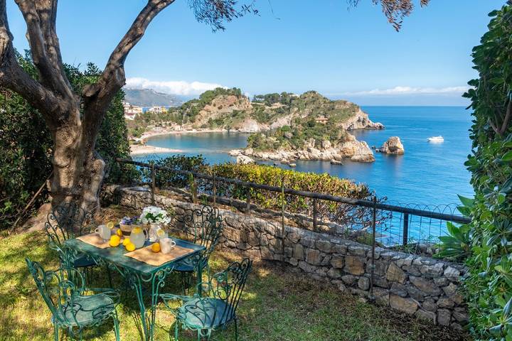 Villa pour 6 personnes, avec piscine et terrasse ainsi que balcon/terrasse et vue à Taormina - 3