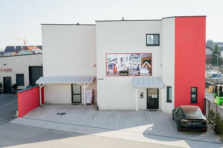 Ferienwohnung für 3 Personen, mit Balkon und Terrasse sowie Ausblick in Wiener Neustadt