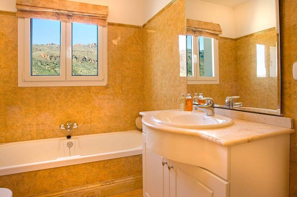 Private Luxusvilla in spektakulärer Lage. Patroniert von Prominenten in Ventanicas-El Cantal, Mojácar