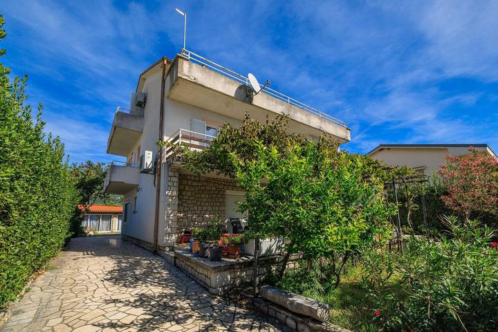 Ferienwohnung für 3 Personen, mit Balkon und Terrasse sowie Garten