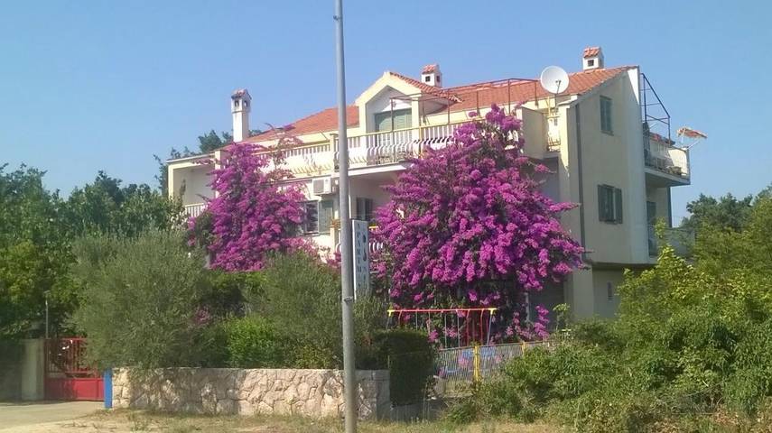 Pension voor 4 personen, with balkon and uitzicht as well as tuin in Zadar
