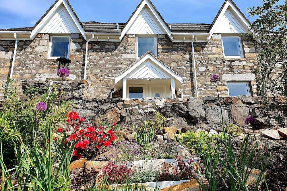 Ganze Wohnung, Elmwood East - Schöne Aussicht, zu Fuß in die Stadt in Pitlochry, Perthshire